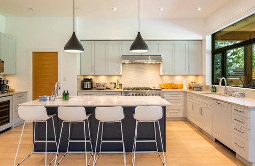 Whistler Ski Chalet | Cypress Links 5 Golf Course Home with attached suite, hot tub, A/C