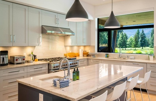 Whistler Ski Chalet | Cypress Links 5 Golf Course Home with attached suite, hot tub, A/C