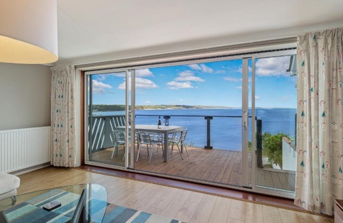 Saundersfoot House | Cystanog Fach - Spectacular Sea Views, Balcony and Terrace, Parking