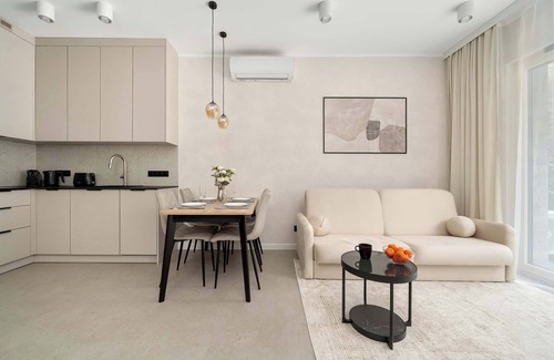 Wroclaw City Center Apartment | Czysta 4 Wrocław | Beige Apartment with Garden, Desk and Air Conditioning