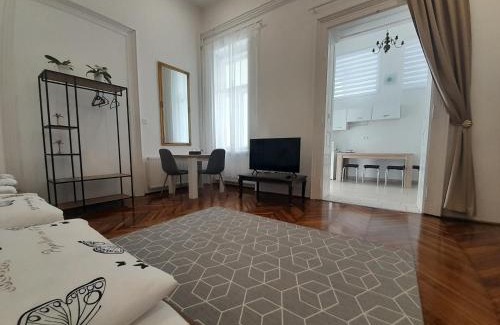Baja Apartment | Déri Kert Apartmanház A