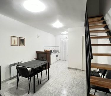 Plottier Apartment | Dúplex del Pinar-Plottier-Diario Semanal Mensual-La Mejor Ubicación-Estacionamiento Privado