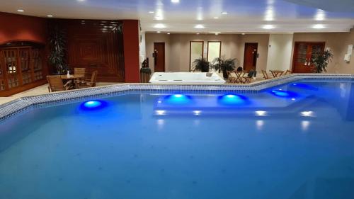 Vila Poran Apartment | Dúplex Luxo com Piscina Aquecida, Lareira e Wifi