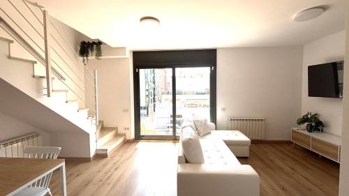 Terrassa Apartment | Dúplex zona olimpica by Prestigi