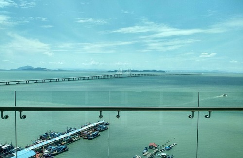 Bayan Lepas Apartment | D Amazing Bridge View & Sea View with Facilities & Amenities !