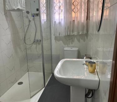 Kumasi House | D Barfi Guesthouse, excellent location