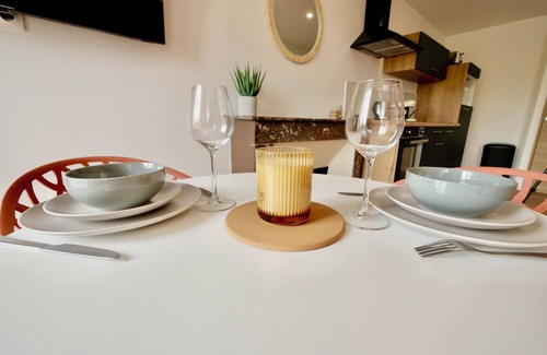 Carentan Apartment | D-DAY SUITES:Terra 25m²/City center/2min walk to train station/20min to Utah Beach