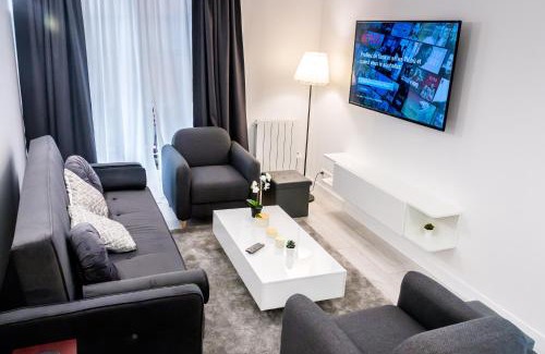 Champs-sur-Marne Apartment | D&E - PARIS-DISNEY - HOLIDAYS APARTMENT - APPARTEMENT DE VACANCES - 5 CHAMBRES- 5 SDB - 5 BEDROOMS - 5 BATHROOMS - Netflix