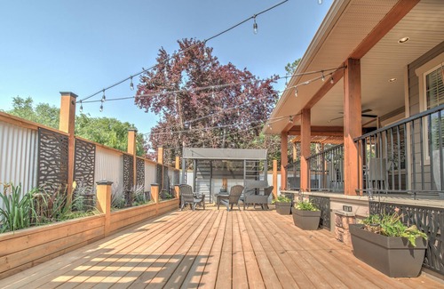 North End House | D'Hub -Located in Kelowna's Vibrant Downton Cultural District- Be in the Action!