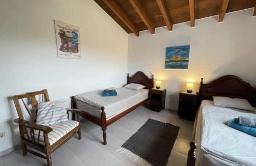 Atalaia Apartment | Da Silva Surfcamp- 2 Bettzimmer mit Frühstück