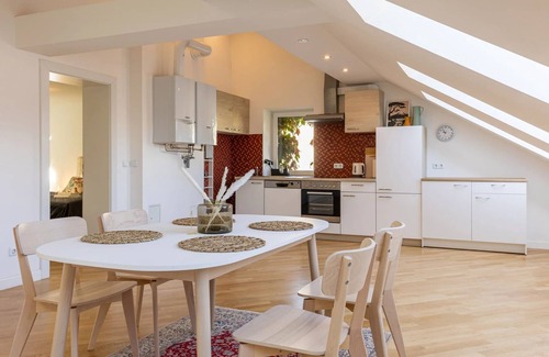 Hernals Apartment | Dachgeschoss Traum im Cottage - Grün und Ruhig, 20 Minuten ins Zentrum