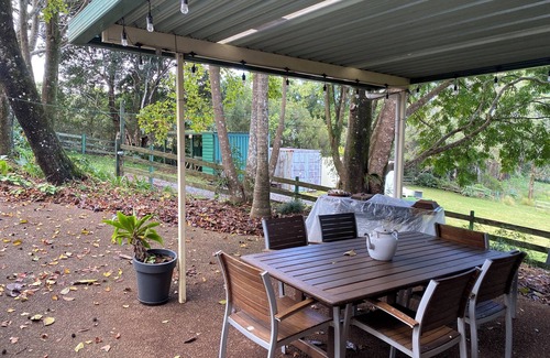 Maleny Cabin | Dads Art Studio