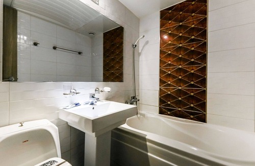 Bongmyeong-dong Hotel | Daejeon Yuseong Cannes