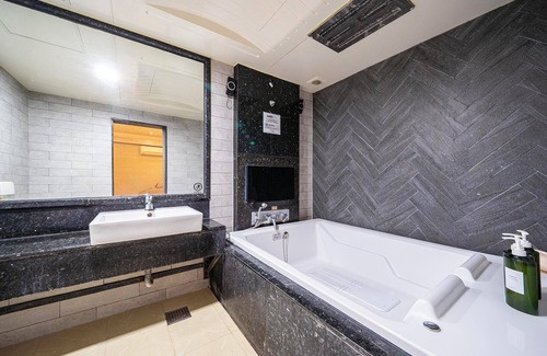 Bongmyeong-dong Hotel | Daejeon Yuseong Spa Tower