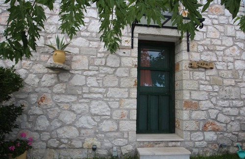 Sivros Cottage | DAFNI Μικρή πέτρινη κατοικία δυο επιπέδων .44 τ.μ. με υπέροχη θέα