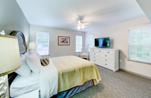 Sea Scape Resort | Daily Activities for the Whole Family! Lakeside, Fishing, Waterpark, Open Loft