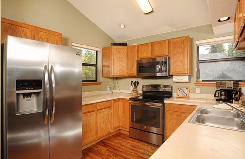 Peak 8 Cabin | DAILY WILDLIFE - MOOSE, BEAR, DEER, RACCOON, PORCUPINE - 3BR/3BA SKI IN/SKI OUT