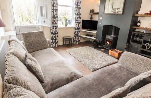 Leek Cottage | DAISY COTTAGE, pet friendly, with open fire in Cheddleton