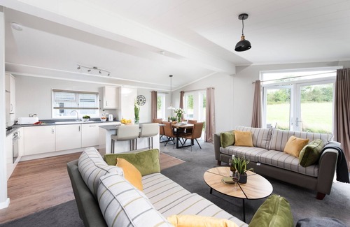 Lifton House | Daisy Lodge, 6 Roadford Lake Lodges