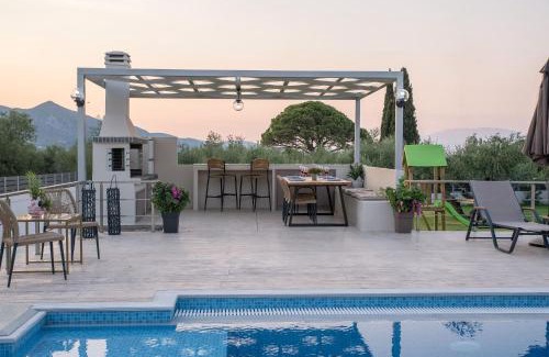 Alonia Villa | Daisy's Garden - Villa with Private Pool, Ideal for Large Groups, by ZanteWize