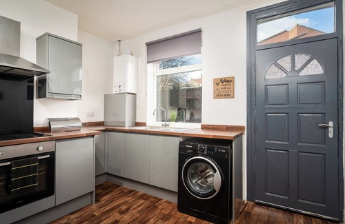 Wakefield House | Daisy's Loft - Private En-suite Room in Wakefield