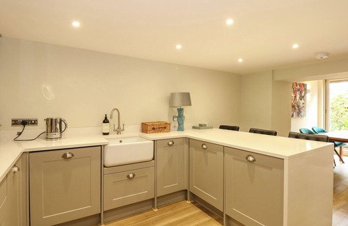 South Creake Cottage | DAISY'S PLACE, pet friendly, with open fire in Little Walsingham