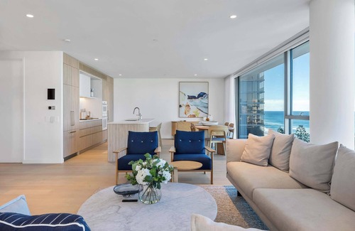 Burleigh Heads Apartment | Dali By Khove Summary