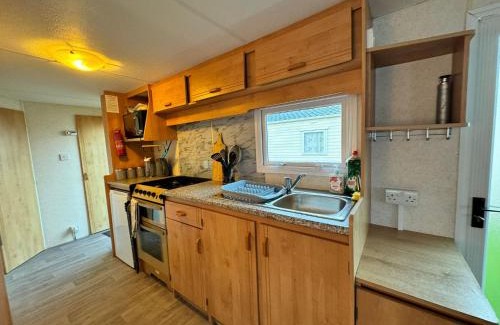 Clacton-on-Sea Resort | Dancing Seagulls Caravan