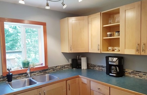 Comox House | Dancing Trees Guest Suite