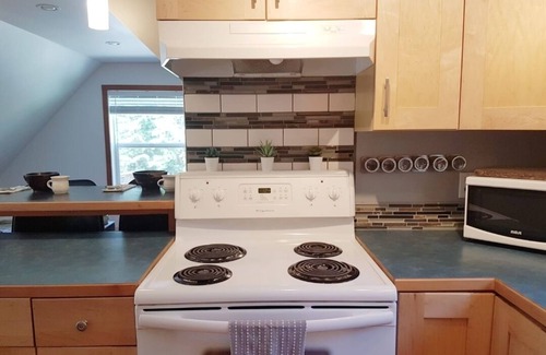 Comox House | Dancing Trees Guest Suite