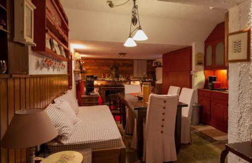 Eptalofos Ski Chalet | Dandy Villas Agoriani-Chalet Orelia-Fireplace