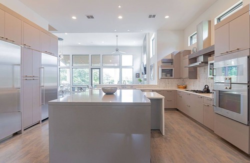 Bouldin House | Daniel House: Luxe Comfort, Skyline Views & Explore Austin in Style