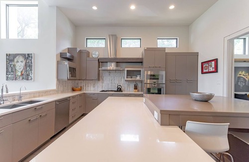 Bouldin House | Daniel House: Luxe Comfort, Skyline Views & Explore Austin in Style