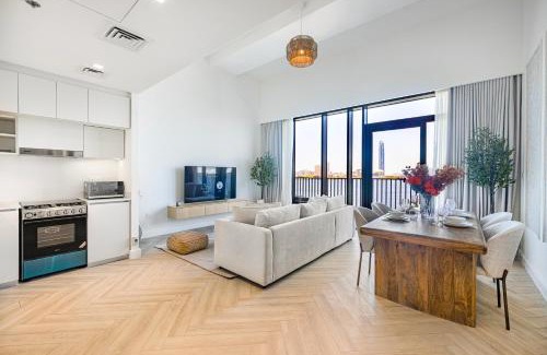 Dubai Apartment | Daniels Waterside 1BR at Creek Edge