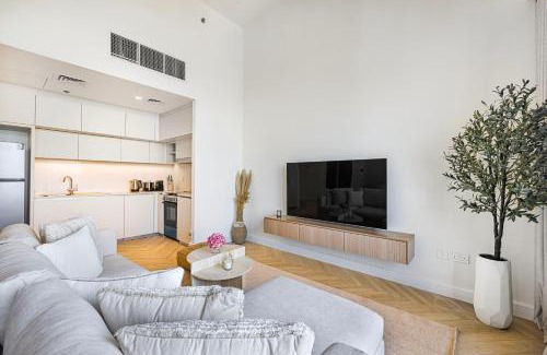 Dubai Apartment | Daniels Waterside 1BR at Creek Edge