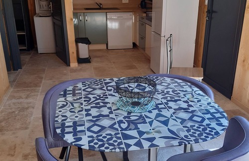 Oppede Bed & Breakfast | DANSAVAN Gite champ de Lavande LUBERON Shared swimming pool air conditioning