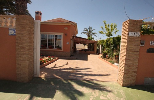 Torrevieja Ski Chalet | DAR UNAI Fantastic villa 3 bedroom 10 minutes wak to the beach