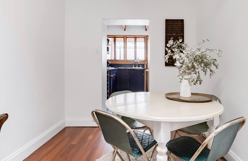 North Adelaide House | DARLING'S COTTAGE a welcoming historic row cottage