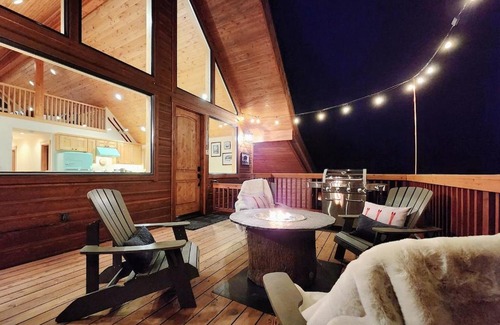 Tahoe Vista House | Das Bar Haus - Walk to Beach & Close to Ski Resort