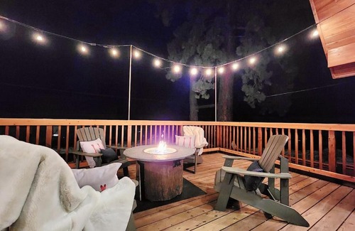 Tahoe Vista House | Das Bar Haus - Walk to Beach & Close to Ski Resort