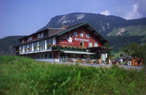 Au Hotel | Das Schiff in den Bergen