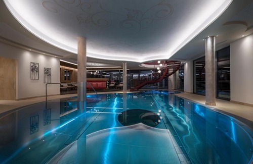 Au Hotel | Das Schiff in den Bergen