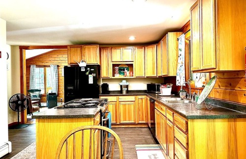 Bristol Apartment | David Brown`s Mountain Retreat- 2bed/2bath -Cabin