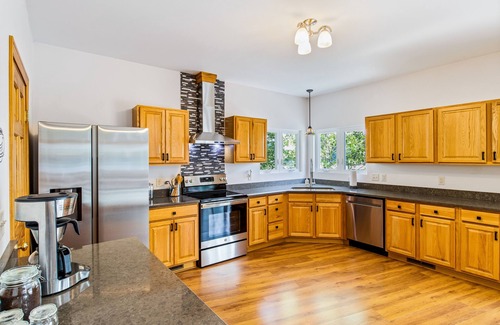 Sunrise Beach House | Davies Hollow Cove | Lakehouse in Sunrise Beach with private dock & game room