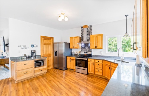 Sunrise Beach House | Davies Hollow Cove | Lakehouse in Sunrise Beach with private dock & game room