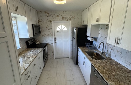 Davis Islands Apartment | Davis Islands Duplex! Overlooking Water! Tranquil and Renovated.