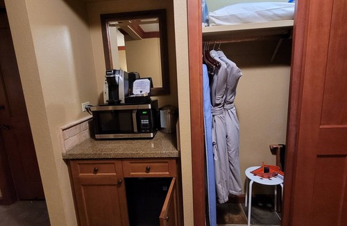 Olympic Valley Resort | Dav’s Plush Ski-in/Ski-out Studio Condotel with Forest View @ 400 Squaw Creek Rd