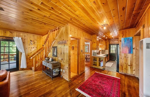 Idyllwild Cabin | Dawson Haven w/spa, game room on .34 acres