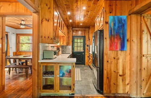 Idyllwild Cabin | Dawson Haven w/spa, game room on .34 acres