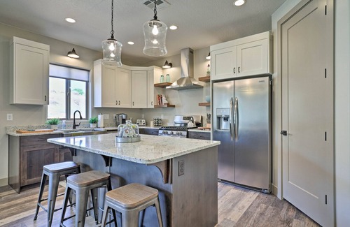 Kanab House | Day Trip to Zion: Home w/Fire Pit & Pool Access